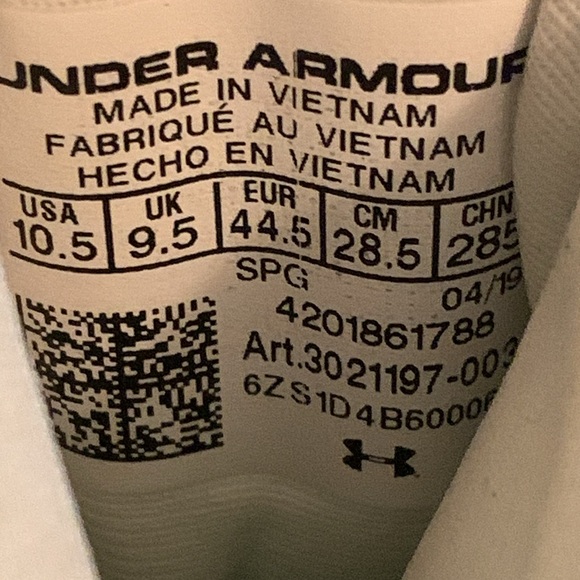 Under Armour Cleats - Picture 5 of 6